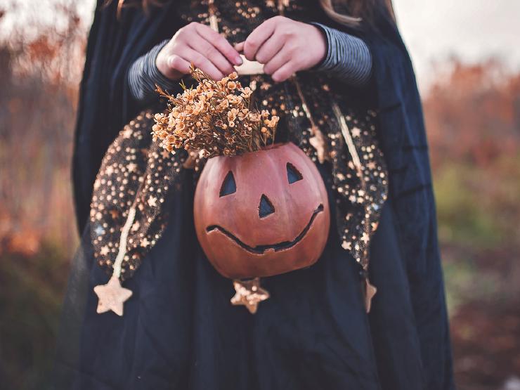 Στοιχειωμένες Ερωτήσεις Halloween: Διασκέδαση & Ανατριχίλα