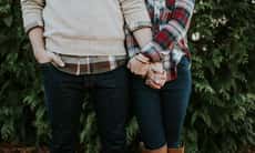 Top 7 Jocuri de Cărți pentru Cupluri în 2025