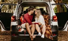 7 roliga roadtrip-spel för par 2025