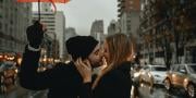 Treba li se poljubiti na prvom spoju? | Razlozi, znakovi i savjeti