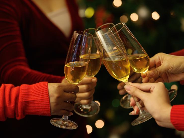 25+ toasts amusants à boire pour ta prochaine fête