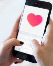 Verdad o reto por mensaje de texto | Más de 69 preguntas seductoras y pícaras 😏